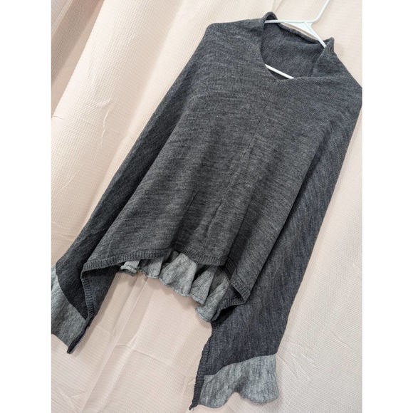 NWOT! NARDI & TALIAFERRI! MADE IN ITALY WOOL BLEND RUFFLED PONCHO! SZ OS - Picture 7 of 7